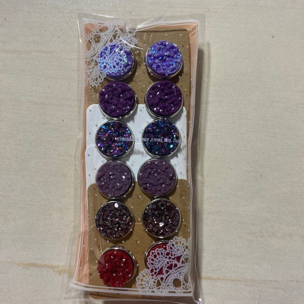 Six Pairs of Druzy Stud Earrings‎